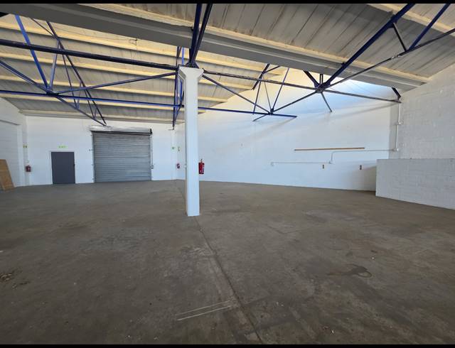 650M² WAREHOUSE TO LET IN PAARDEN EILAND
